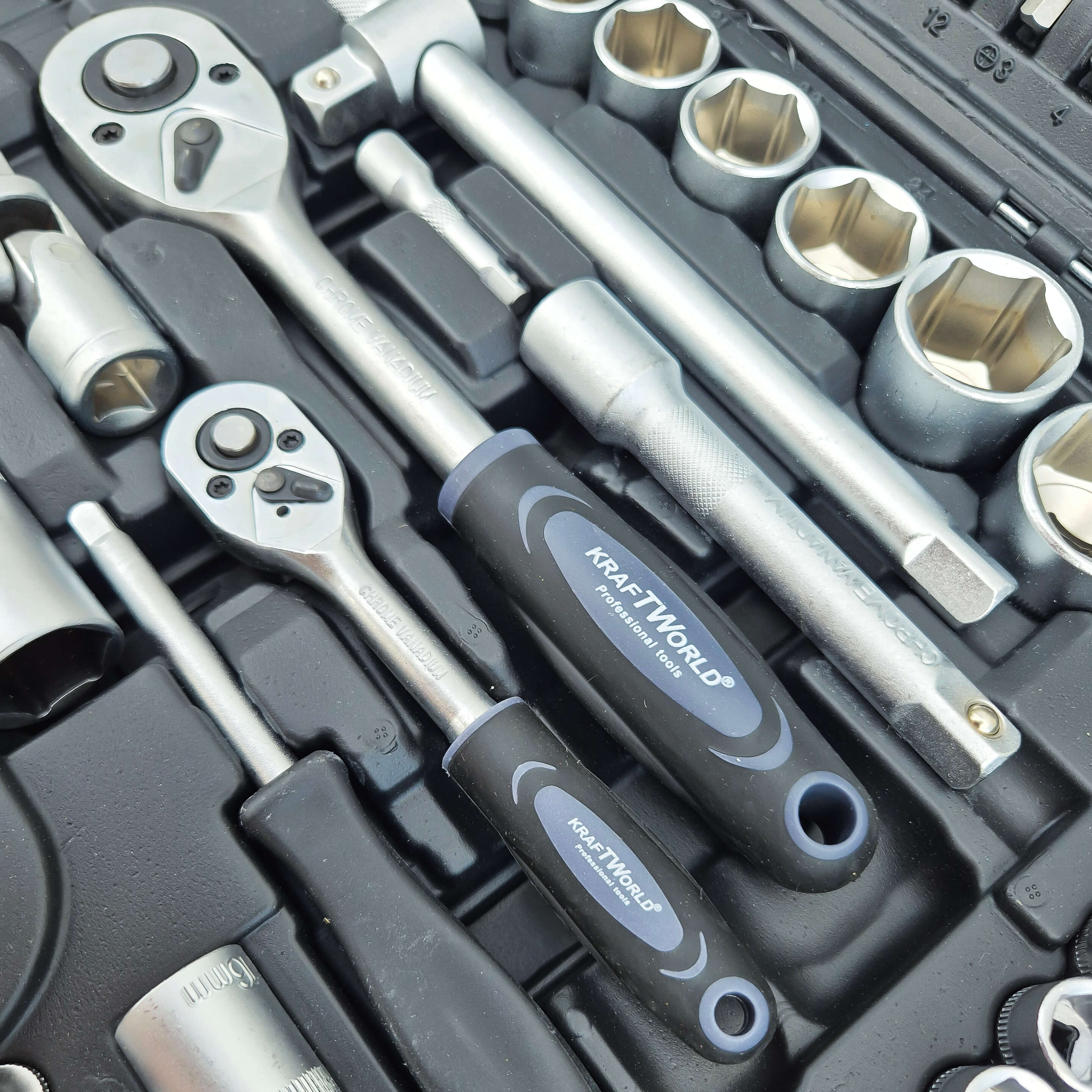 Професионално Гедоре KraftWorld със 108 Части – с Метални Закопчалки