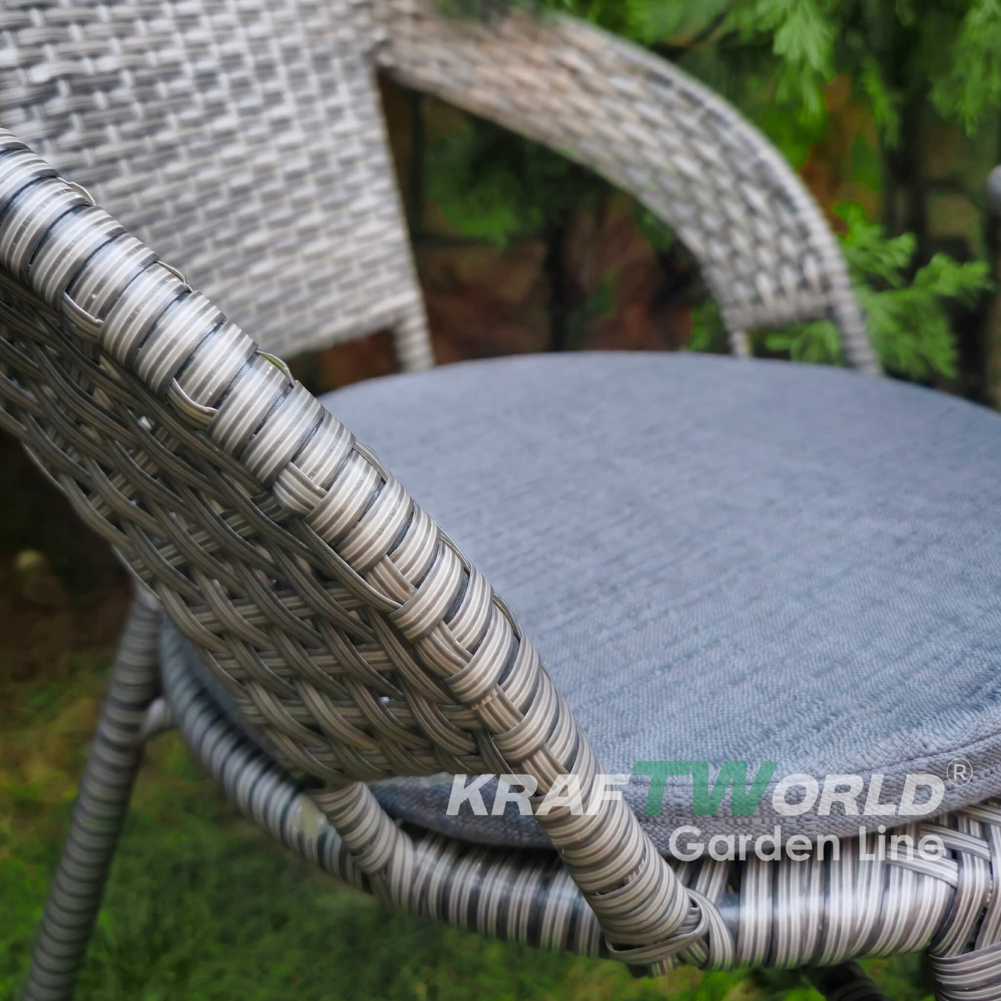 Елегантен Ратанов Комплект Teresa – Премиум Сиво – маса с поставка и два стола Градински мебели Елегантен Ратанов Комплект Teresa – Премиум Сиво - маса с поставка и два стола